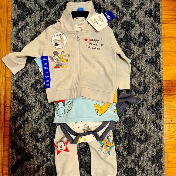 Disney Baby - Mickey Mouse Infant 5-piece Layette Set - Picture 8 of 8